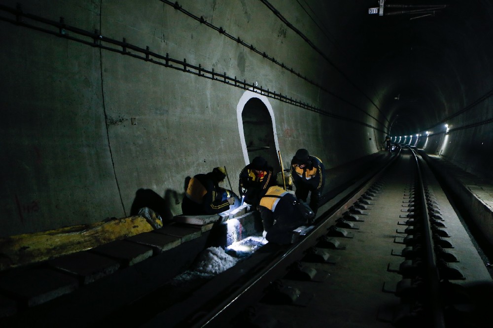 寿县铁路运营隧道病害现状